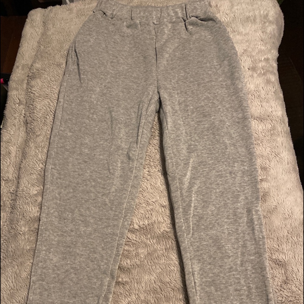 Sweat set w crop top for women.